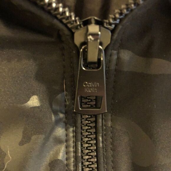 Like New
Title: Calvin Klein Women’s M Dark Grey Camo Jacket - Like New - Picture 5 of 5